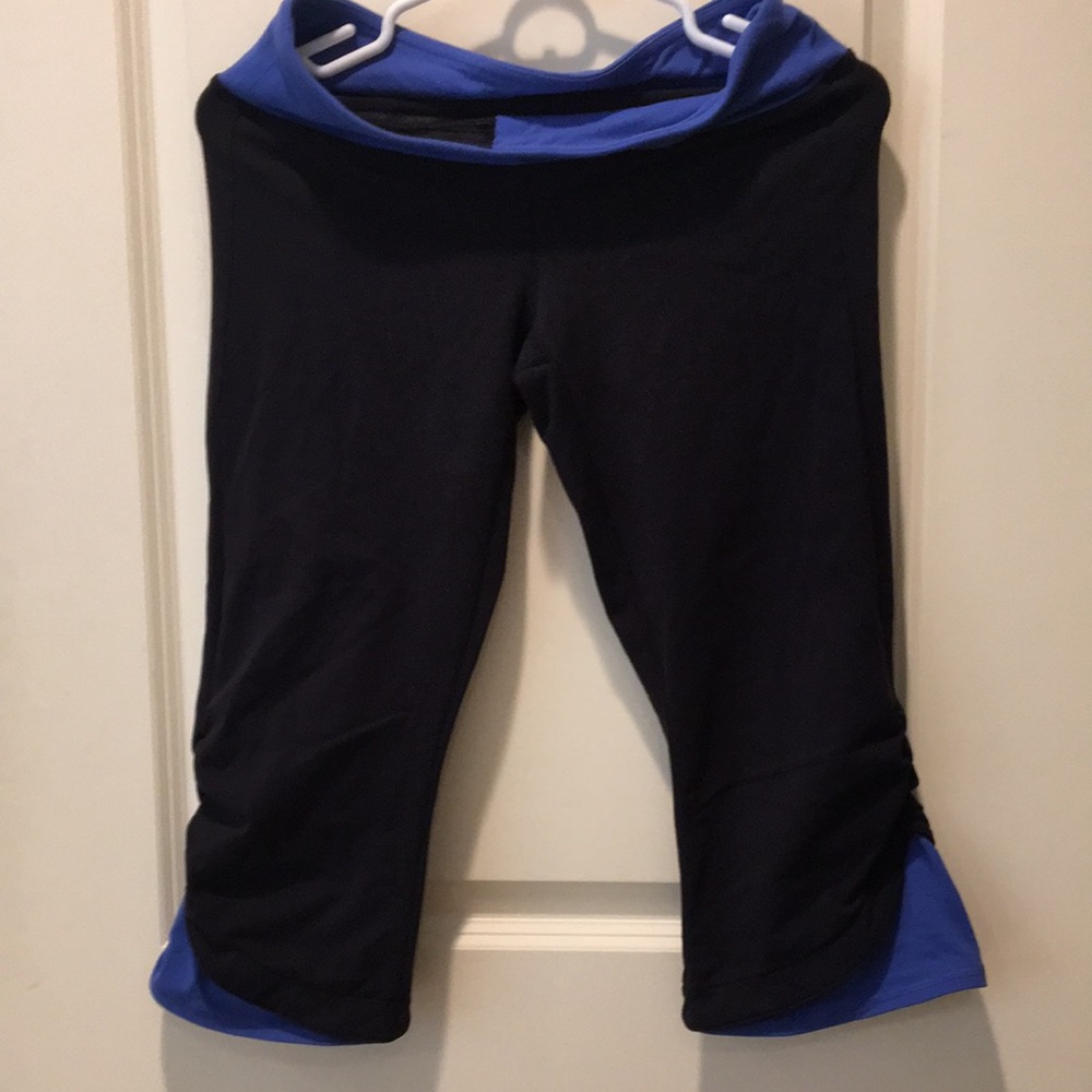 Athleta womens capri Leggings flair bottom inner pouch size SP black blue